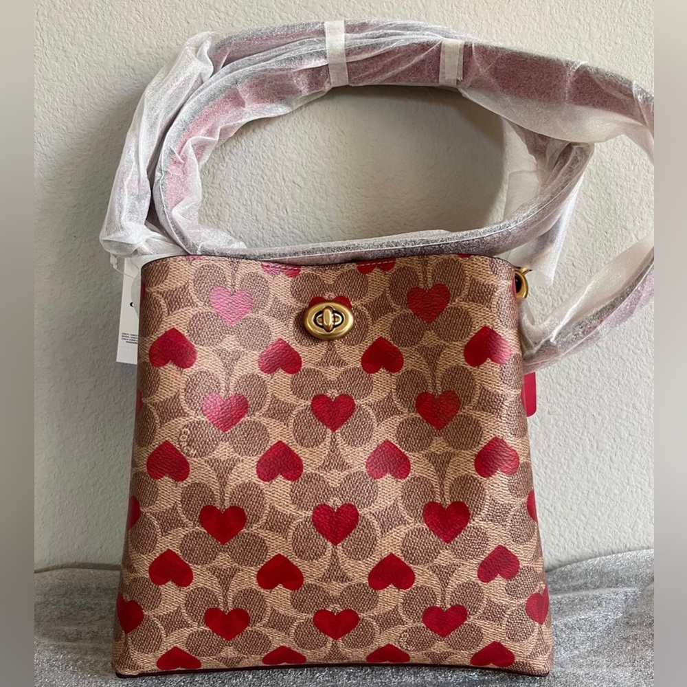NWT Coach Willow Bucket Bag in Signature Canvas with Heart Print